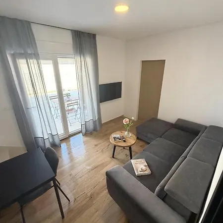 Airport Apartment Petra 3- Self Check-In Апартаменты Чилипи
