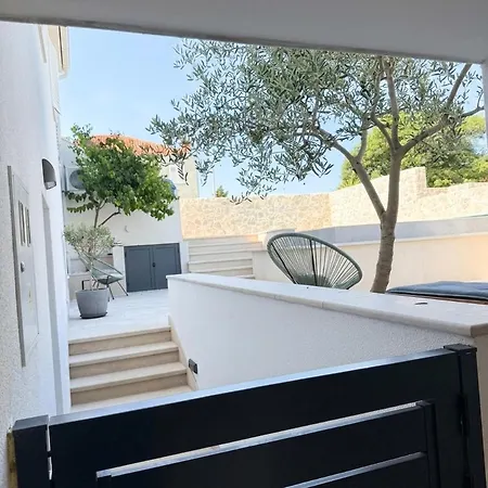 Airport Apartment Petra 3- Self Check-In Чилипи