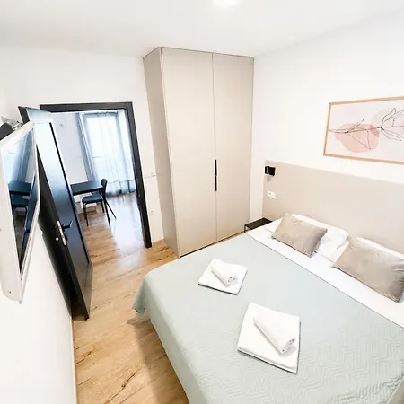 Airport Apartment Petra 3- Self Check-In * Чилипи
